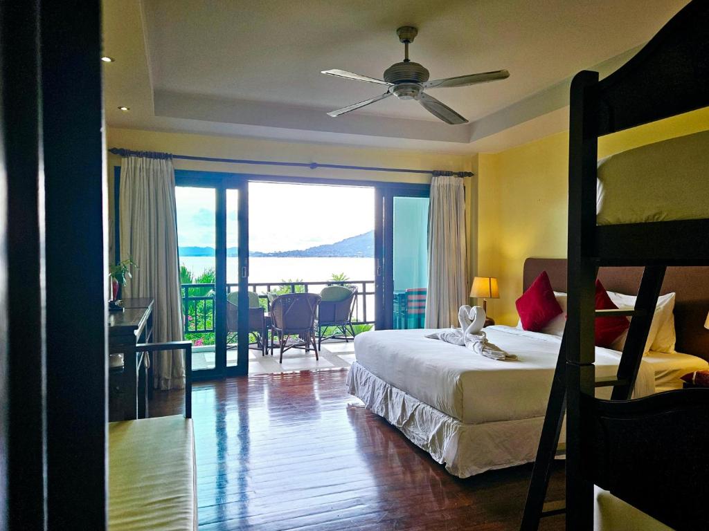 Triple Room with Sea View